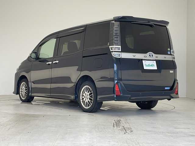 トヨタ ヴォクシー ハイブリッド ZS 煌Ⅲ 愛知県 2021(令3)年 5.2万km ブラッキッシュアゲハガラスフレーク 衝突被害軽減ブレーキ/純正9インチSDナビ（あり）/両側パワースライドドア/クルーズコントロール/シートヒーター/CD DVD/Bluetooth/バックカメラ/コーナーセンサー/純正アルミホイール/ETC2.0/LEDヘッドライト/リアオートエアコン/レーンキープアシスト/オートマチックハイビーム/ドライブレコーダー/ステアリングスイッチ/スマートキー/プッシュスタート