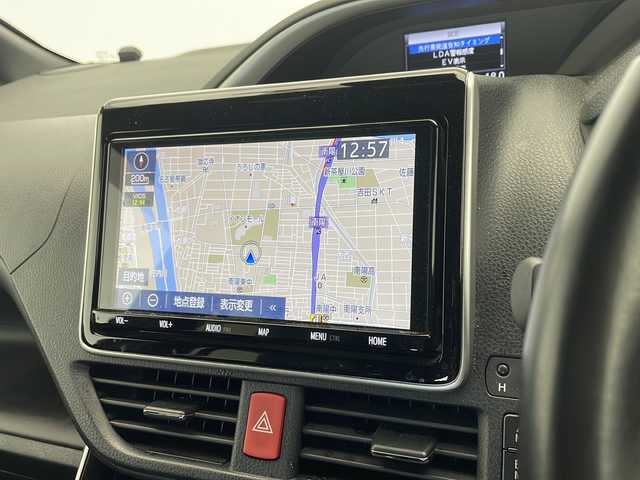 トヨタ ヴォクシー ハイブリッド ZS 煌Ⅲ 愛知県 2021(令3)年 5.2万km ブラッキッシュアゲハガラスフレーク 衝突被害軽減ブレーキ/純正9インチSDナビ（あり）/両側パワースライドドア/クルーズコントロール/シートヒーター/CD DVD/Bluetooth/バックカメラ/コーナーセンサー/純正アルミホイール/ETC2.0/LEDヘッドライト/リアオートエアコン/レーンキープアシスト/オートマチックハイビーム/ドライブレコーダー/ステアリングスイッチ/スマートキー/プッシュスタート