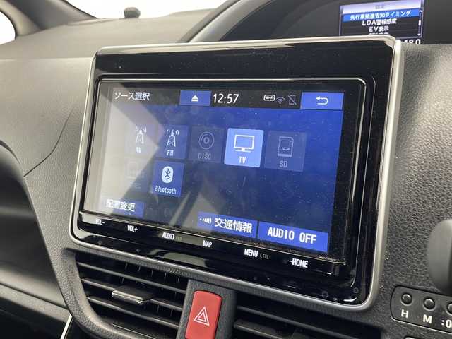 トヨタ ヴォクシー ハイブリッド ZS 煌Ⅲ 愛知県 2021(令3)年 5.2万km ブラッキッシュアゲハガラスフレーク 衝突被害軽減ブレーキ/純正9インチSDナビ（あり）/両側パワースライドドア/クルーズコントロール/シートヒーター/CD DVD/Bluetooth/バックカメラ/コーナーセンサー/純正アルミホイール/ETC2.0/LEDヘッドライト/リアオートエアコン/レーンキープアシスト/オートマチックハイビーム/ドライブレコーダー/ステアリングスイッチ/スマートキー/プッシュスタート