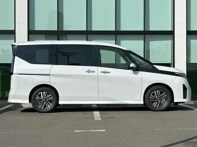 日産 セレナ e－パワー ハイウェイスター V 和歌山県 2025(令7)年 0.1千km プリズムホワイト 純正12.3インチナビ/全方位カメラ/フルセグTV/BT/HDMI/衝突被害軽減ブレーキ/レーンキープアシスト/レーダークルーズコントロール/前後コーナーセンサー/オートライト/ブラインドスポットモニター/レーンキープアシスト/ビルトインETC2.0/前後ドラレコ/両側パワスラ/ハンズフリーオートスライド/置くだけ充電器/デジタルインナーミラー/LEDヘッドライト/フォグランプ/ステアリングリモコン/オートホールド