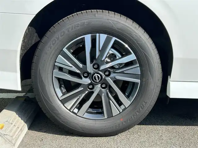 日産 セレナ e－パワー ハイウェイスター V 和歌山県 2025(令7)年 0.1千km プリズムホワイト 純正12.3インチナビ/全方位カメラ/フルセグTV/BT/HDMI/衝突被害軽減ブレーキ/レーンキープアシスト/レーダークルーズコントロール/前後コーナーセンサー/オートライト/ブラインドスポットモニター/レーンキープアシスト/ビルトインETC2.0/前後ドラレコ/両側パワスラ/ハンズフリーオートスライド/置くだけ充電器/デジタルインナーミラー/LEDヘッドライト/フォグランプ/ステアリングリモコン/オートホールド