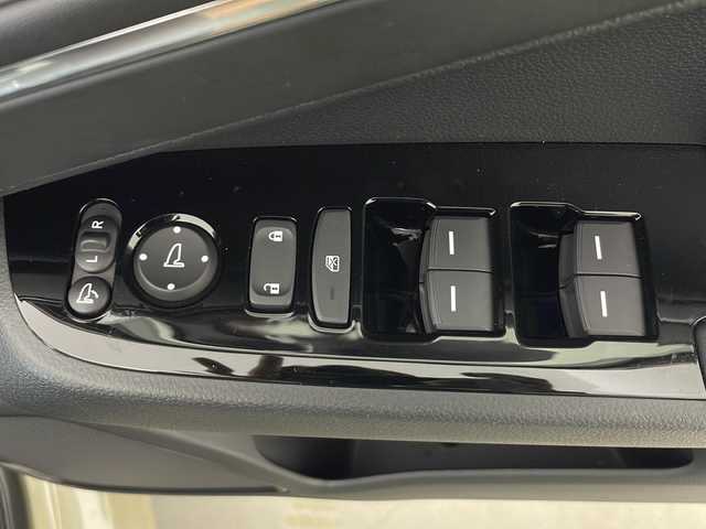 ホンダ ヴェゼル ハイブリッド e:HEV Z 秋田県 2024(令6)年 1万km サンドカーキパール ４WD/純正ディスプレイオーディオ /バックカメラ　/純正AW /LEDヘッドライト　/ハーフレザーシート /ステアリングヒーター　/クルーズコントロール/スマートキー/ステアリングリモコン　/パドルシフト　/前席シートヒーター　/ETC /前後ドライブレコーダー/ヒルディセントコントロール/ホンダECON/自動パーキングブレーキ/ブレーキホールド/革巻きステアリング/電格ミラー/オートライト/クリアランスソナー /フロントワイパーデアイサー /横滑り防止装置/コーナーセンサー /フォグライト /純正フロアマット/ハーフレザーシート /USBポート/ウィンカーミラー /サイドバイザー /純正AW