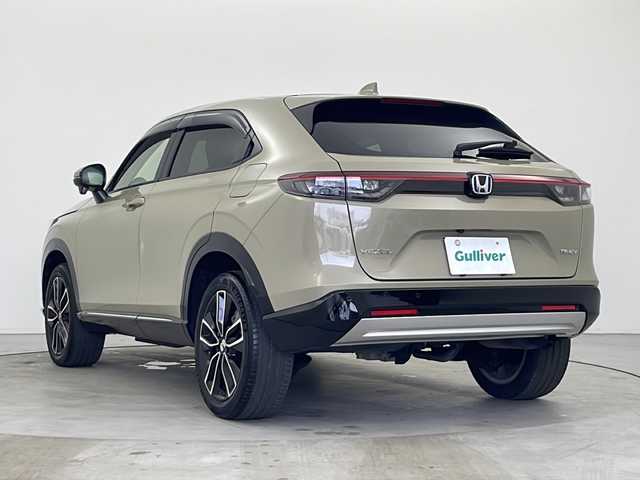 ホンダ ヴェゼル ハイブリッド e:HEV Z 秋田県 2024(令6)年 1万km サンドカーキパール ４WD/純正ディスプレイオーディオ /バックカメラ　/純正AW /LEDヘッドライト　/ハーフレザーシート /ステアリングヒーター　/クルーズコントロール/スマートキー/ステアリングリモコン　/パドルシフト　/前席シートヒーター　/ETC /前後ドライブレコーダー/ヒルディセントコントロール/ホンダECON/自動パーキングブレーキ/ブレーキホールド/革巻きステアリング/電格ミラー/オートライト/クリアランスソナー /フロントワイパーデアイサー /横滑り防止装置/コーナーセンサー /フォグライト /純正フロアマット/ハーフレザーシート /USBポート/ウィンカーミラー /サイドバイザー /純正AW