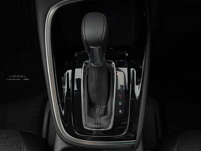 ホンダ ヴェゼル ハイブリッド e:HEV Z 秋田県 2024(令6)年 1万km サンドカーキパール ４WD/純正ディスプレイオーディオ /バックカメラ　/純正AW /LEDヘッドライト　/ハーフレザーシート /ステアリングヒーター　/クルーズコントロール/スマートキー/ステアリングリモコン　/パドルシフト　/前席シートヒーター　/ETC /前後ドライブレコーダー/ヒルディセントコントロール/ホンダECON/自動パーキングブレーキ/ブレーキホールド/革巻きステアリング/電格ミラー/オートライト/クリアランスソナー /フロントワイパーデアイサー /横滑り防止装置/コーナーセンサー /フォグライト /純正フロアマット/ハーフレザーシート /USBポート/ウィンカーミラー /サイドバイザー /純正AW