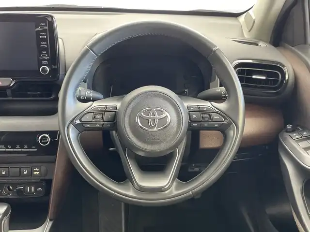 トヨタ ヤリスクロス ハイブリッド Z 新潟県 2021(令3)年 5.5万km ホワイトパールクリスタルシャイン メーカー純正ディスプレイオーディオ/ナビキット/(Fm.AM.Bluetooth.ミラキャスト)/バックカメラ/トヨタセーフティセンス/・プリクラッシュセーフティ/・レーンキープアシスト/・レーダークルーズコントロール/・オートマチックハイビーム/革巻きステアリング/ステアリングリモコン/LEDオートライト/電動格納ウィンカーミラー/前後ドライブレコーダー/電子制御パーキングブレーキ/ブレーキホールド/プッシュスタート/スマートキー×2/純正フロアマット