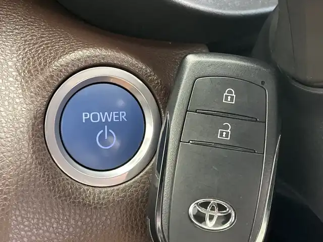 トヨタ ヤリスクロス ハイブリッド Z 新潟県 2021(令3)年 5.5万km ホワイトパールクリスタルシャイン メーカー純正ディスプレイオーディオ/ナビキット/(Fm.AM.Bluetooth.ミラキャスト)/バックカメラ/トヨタセーフティセンス/・プリクラッシュセーフティ/・レーンキープアシスト/・レーダークルーズコントロール/・オートマチックハイビーム/革巻きステアリング/ステアリングリモコン/LEDオートライト/電動格納ウィンカーミラー/前後ドライブレコーダー/電子制御パーキングブレーキ/ブレーキホールド/プッシュスタート/スマートキー×2/純正フロアマット