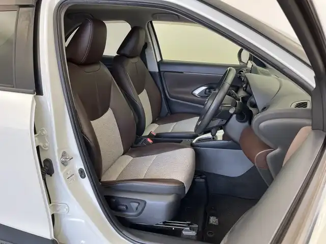 トヨタ ヤリスクロス ハイブリッド Z 新潟県 2021(令3)年 5.5万km ホワイトパールクリスタルシャイン メーカー純正ディスプレイオーディオ/ナビキット/(Fm.AM.Bluetooth.ミラキャスト)/バックカメラ/トヨタセーフティセンス/・プリクラッシュセーフティ/・レーンキープアシスト/・レーダークルーズコントロール/・オートマチックハイビーム/革巻きステアリング/ステアリングリモコン/LEDオートライト/電動格納ウィンカーミラー/前後ドライブレコーダー/電子制御パーキングブレーキ/ブレーキホールド/プッシュスタート/スマートキー×2/純正フロアマット
