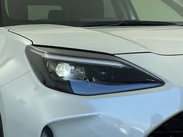 トヨタ ヤリスクロス ハイブリッド Z 新潟県 2021(令3)年 5.5万km ホワイトパールクリスタルシャイン メーカー純正ディスプレイオーディオ/ナビキット/(Fm.AM.Bluetooth.ミラキャスト)/バックカメラ/トヨタセーフティセンス/・プリクラッシュセーフティ/・レーンキープアシスト/・レーダークルーズコントロール/・オートマチックハイビーム/革巻きステアリング/ステアリングリモコン/LEDオートライト/電動格納ウィンカーミラー/前後ドライブレコーダー/電子制御パーキングブレーキ/ブレーキホールド/プッシュスタート/スマートキー×2/純正フロアマット
