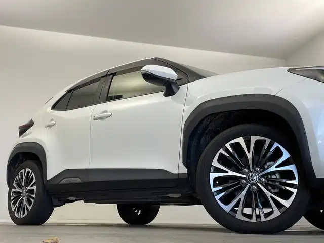 トヨタ ヤリスクロス ハイブリッド Z 新潟県 2021(令3)年 5.5万km ホワイトパールクリスタルシャイン メーカー純正ディスプレイオーディオ/ナビキット/(Fm.AM.Bluetooth.ミラキャスト)/バックカメラ/トヨタセーフティセンス/・プリクラッシュセーフティ/・レーンキープアシスト/・レーダークルーズコントロール/・オートマチックハイビーム/革巻きステアリング/ステアリングリモコン/LEDオートライト/電動格納ウィンカーミラー/前後ドライブレコーダー/電子制御パーキングブレーキ/ブレーキホールド/プッシュスタート/スマートキー×2/純正フロアマット