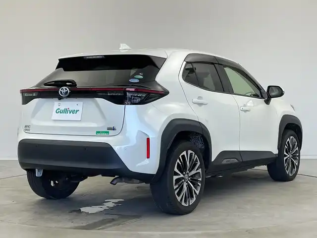 トヨタ ヤリスクロス ハイブリッド Z 新潟県 2021(令3)年 5.5万km ホワイトパールクリスタルシャイン メーカー純正ディスプレイオーディオ/ナビキット/(Fm.AM.Bluetooth.ミラキャスト)/バックカメラ/トヨタセーフティセンス/・プリクラッシュセーフティ/・レーンキープアシスト/・レーダークルーズコントロール/・オートマチックハイビーム/革巻きステアリング/ステアリングリモコン/LEDオートライト/電動格納ウィンカーミラー/前後ドライブレコーダー/電子制御パーキングブレーキ/ブレーキホールド/プッシュスタート/スマートキー×2/純正フロアマット