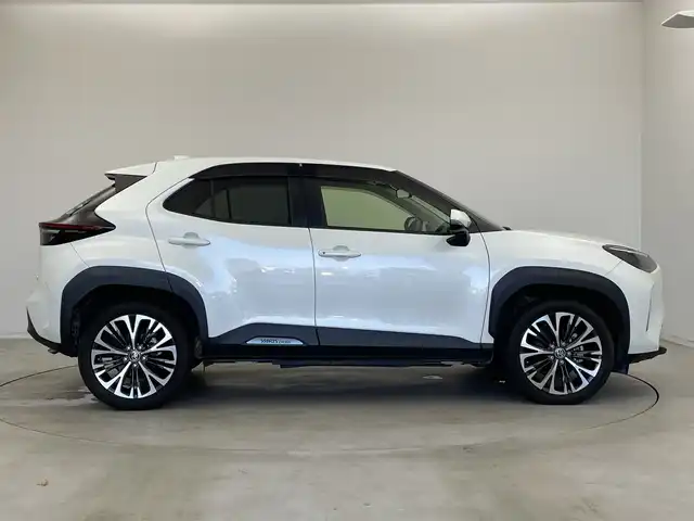 トヨタ ヤリスクロス ハイブリッド Z 新潟県 2021(令3)年 5.5万km ホワイトパールクリスタルシャイン メーカー純正ディスプレイオーディオ/ナビキット/(Fm.AM.Bluetooth.ミラキャスト)/バックカメラ/トヨタセーフティセンス/・プリクラッシュセーフティ/・レーンキープアシスト/・レーダークルーズコントロール/・オートマチックハイビーム/革巻きステアリング/ステアリングリモコン/LEDオートライト/電動格納ウィンカーミラー/前後ドライブレコーダー/電子制御パーキングブレーキ/ブレーキホールド/プッシュスタート/スマートキー×2/純正フロアマット
