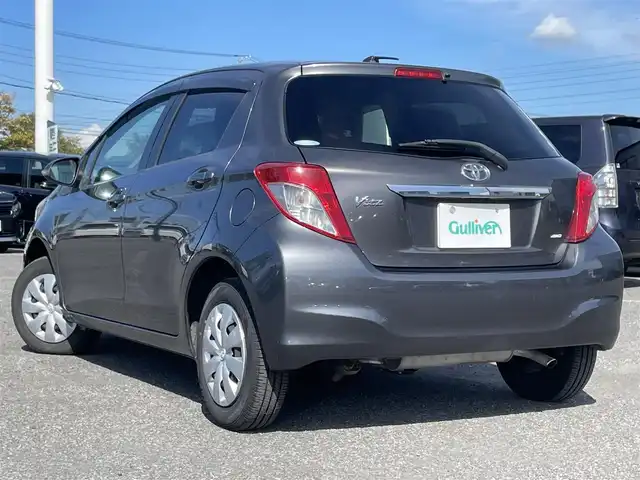 トヨタ ヴィッツ F 道央・札幌 2011(平23)年 11.7万km グレーメタリック ４WD/寒冷地仕様/社外SDナビ/CD/DVD/BT/フルセグ/ETC/ワイパーデアイサー/リモコンキー/ハロゲンヘッドライト/フォグランプ/電動格納ミラー/ウィンカーミラー/純正フロアマット/ドアバイザー/社外エンジンスターター/社外AW付冬タイヤ積込/165/70/R14/2023年/山6mm