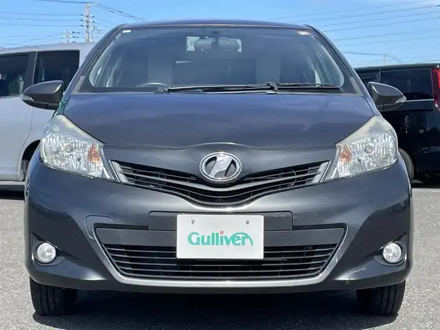 トヨタ ヴィッツ F 道央・札幌 2011(平23)年 11.7万km グレーメタリック ４WD/寒冷地仕様/社外SDナビ/CD/DVD/BT/フルセグ/ETC/ワイパーデアイサー/リモコンキー/ハロゲンヘッドライト/フォグランプ/電動格納ミラー/ウィンカーミラー/純正フロアマット/ドアバイザー/社外エンジンスターター/社外AW付冬タイヤ積込/165/70/R14/2023年/山6mm