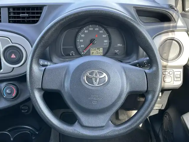 トヨタ ヴィッツ F 道央・札幌 2011(平23)年 11.7万km グレーメタリック ４WD/寒冷地仕様/社外SDナビ/CD/DVD/BT/フルセグ/ETC/ワイパーデアイサー/リモコンキー/ハロゲンヘッドライト/フォグランプ/電動格納ミラー/ウィンカーミラー/純正フロアマット/ドアバイザー/社外エンジンスターター/社外AW付冬タイヤ積込/165/70/R14/2023年/山6mm
