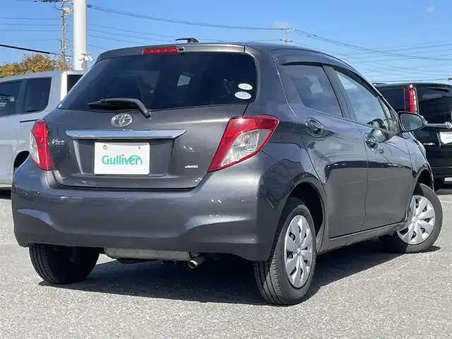 トヨタ ヴィッツ F 道央・札幌 2011(平23)年 11.7万km グレーメタリック ４WD/寒冷地仕様/社外SDナビ/CD/DVD/BT/フルセグ/ETC/ワイパーデアイサー/リモコンキー/ハロゲンヘッドライト/フォグランプ/電動格納ミラー/ウィンカーミラー/純正フロアマット/ドアバイザー/社外エンジンスターター/社外AW付冬タイヤ積込/165/70/R14/2023年/山6mm