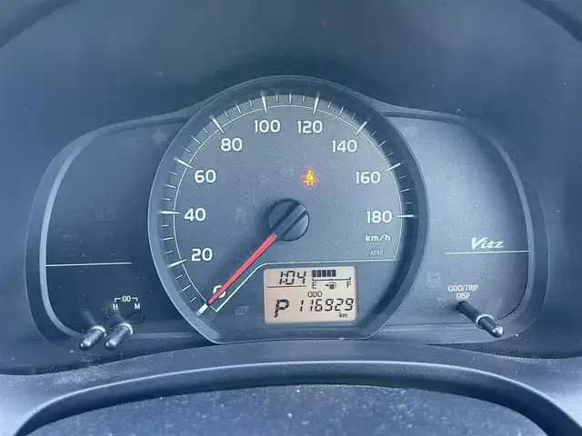 トヨタ ヴィッツ F 道央・札幌 2011(平23)年 11.7万km グレーメタリック ４WD/寒冷地仕様/社外SDナビ/CD/DVD/BT/フルセグ/ETC/ワイパーデアイサー/リモコンキー/ハロゲンヘッドライト/フォグランプ/電動格納ミラー/ウィンカーミラー/純正フロアマット/ドアバイザー/社外エンジンスターター/社外AW付冬タイヤ積込/165/70/R14/2023年/山6mm