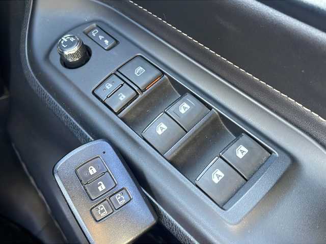 トヨタ エスクァイア Xi 青森県 2016(平28)年 14.2万km ブラック 4WD/寒冷地仕様/純正SDナビ・フルセグTV/CD・DVD・Bluetooth・SD/バックカメラ/OP両側パワースライドドア/セーフティセンスC/プリクラッシュセーフティ/レーンディパーチャーアラート/オートマチックハイビーム/リアオートエアコン/ワイパーデアイサー/純正ビルトインETC/LEDヘッドライト/フォグライト/社外15インチアルミホイール/スマートキー/OPプッシュスタート
