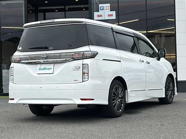 日産 エルグランド 250HWS プレミアム アーバンクロム 大阪府 2022(令4)年 5万km ピュアホワイトパール ワンオーナー　エマージェンシーブレーキ　両側パワースライドドア　１０型純正ナビ　全周囲カメラ　ＣＤ　ＤＶＤ　ＢＴ　Ｂｌｕ－ｒａｙ　後席モニター　レザーシート　前席パワーシート　前席シートヒーター　BSM　レーダークルーズコントロール　パワーバックドア　プラズマクラスター　前方純正ドライブレコーダー　前後コーナーセンサー　3点エアバッグ　LEDヘッドライト　ETC　スペアキー　