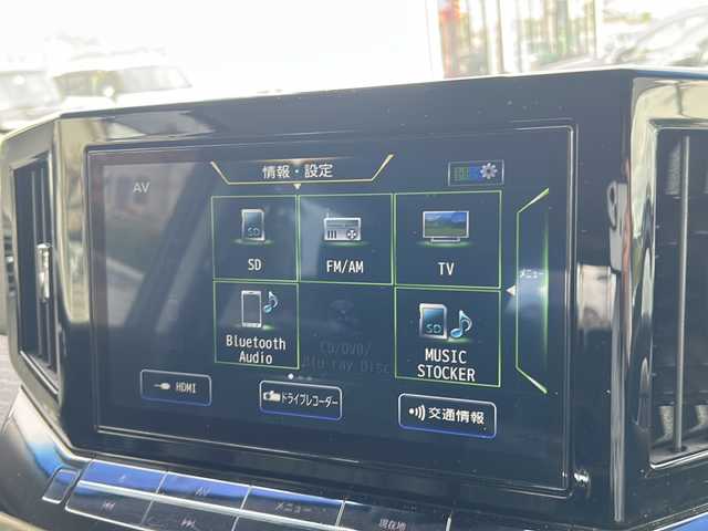 日産 エルグランド 250HWS プレミアム アーバンクロム 大阪府 2022(令4)年 5万km ピュアホワイトパール ワンオーナー　エマージェンシーブレーキ　両側パワースライドドア　１０型純正ナビ　全周囲カメラ　ＣＤ　ＤＶＤ　ＢＴ　Ｂｌｕ－ｒａｙ　後席モニター　レザーシート　前席パワーシート　前席シートヒーター　BSM　レーダークルーズコントロール　パワーバックドア　プラズマクラスター　前方純正ドライブレコーダー　前後コーナーセンサー　3点エアバッグ　LEDヘッドライト　ETC　スペアキー　
