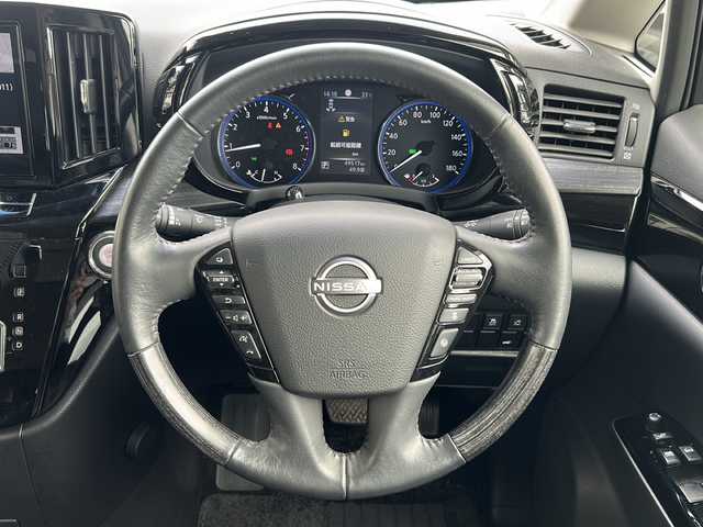 日産 エルグランド 250HWS プレミアム アーバンクロム 大阪府 2022(令4)年 5万km ピュアホワイトパール ワンオーナー　エマージェンシーブレーキ　両側パワースライドドア　１０型純正ナビ　全周囲カメラ　ＣＤ　ＤＶＤ　ＢＴ　Ｂｌｕ－ｒａｙ　後席モニター　レザーシート　前席パワーシート　前席シートヒーター　BSM　レーダークルーズコントロール　パワーバックドア　プラズマクラスター　前方純正ドライブレコーダー　前後コーナーセンサー　3点エアバッグ　LEDヘッドライト　ETC　スペアキー　