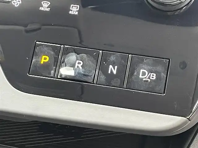 日産 セレナ e－パワー ハイウェイスター V 滋賀県 2025(令7)年 0.1千km プリズムホワイト 登録済未使用車/純正12.3型ナビ/（フルセグTV/HDMI/BT/USB/FM/AM）/インテリジェントエマージェンシーブレーキ/インテリジェントFCW（前方衝突予測警報）/インテリジェントLI（車線逸脱防止支援）/LDW（車線逸脱警報）/ハイビームアシスト/BSW（後側方車両検知警報）/RCTA（後退時車両検知警報）/インテリジェントDA（ふらつき警報）/標識検知機能/SOSコール/純正フリップダウンモニター/インテリジェントアラウンドビューモニター/ビルトインETC2.0/インテリジェントルームミラー/前後ドライブレコーダー/両側パワースライドドア/前後ソナー/ハーフレザーシート/置くだけ充電/電動パーキングブレーキ/LEDヘッドライト/純正16インチAW