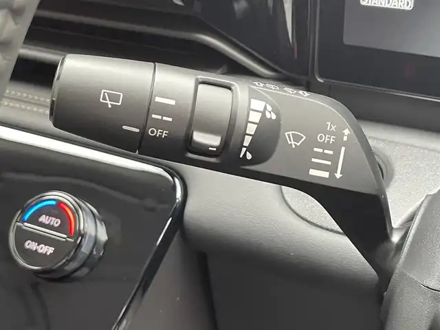 日産 セレナ e－パワー ハイウェイスター V 滋賀県 2025(令7)年 0.1千km プリズムホワイト 登録済未使用車/純正12.3型ナビ/（フルセグTV/HDMI/BT/USB/FM/AM）/インテリジェントエマージェンシーブレーキ/インテリジェントFCW（前方衝突予測警報）/インテリジェントLI（車線逸脱防止支援）/LDW（車線逸脱警報）/ハイビームアシスト/BSW（後側方車両検知警報）/RCTA（後退時車両検知警報）/インテリジェントDA（ふらつき警報）/標識検知機能/SOSコール/純正フリップダウンモニター/インテリジェントアラウンドビューモニター/ビルトインETC2.0/インテリジェントルームミラー/前後ドライブレコーダー/両側パワースライドドア/前後ソナー/ハーフレザーシート/置くだけ充電/電動パーキングブレーキ/LEDヘッドライト/純正16インチAW