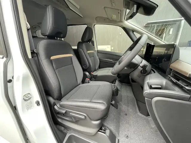 日産 セレナ e－パワー ハイウェイスター V 滋賀県 2025(令7)年 0.1千km プリズムホワイト 登録済未使用車/純正12.3型ナビ/（フルセグTV/HDMI/BT/USB/FM/AM）/インテリジェントエマージェンシーブレーキ/インテリジェントFCW（前方衝突予測警報）/インテリジェントLI（車線逸脱防止支援）/LDW（車線逸脱警報）/ハイビームアシスト/BSW（後側方車両検知警報）/RCTA（後退時車両検知警報）/インテリジェントDA（ふらつき警報）/標識検知機能/SOSコール/純正フリップダウンモニター/インテリジェントアラウンドビューモニター/ビルトインETC2.0/インテリジェントルームミラー/前後ドライブレコーダー/両側パワースライドドア/前後ソナー/ハーフレザーシート/置くだけ充電/電動パーキングブレーキ/LEDヘッドライト/純正16インチAW