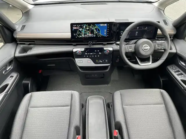 日産 セレナ e－パワー ハイウェイスター V 滋賀県 2025(令7)年 0.1千km プリズムホワイト 登録済未使用車/純正12.3型ナビ/（フルセグTV/HDMI/BT/USB/FM/AM）/インテリジェントエマージェンシーブレーキ/インテリジェントFCW（前方衝突予測警報）/インテリジェントLI（車線逸脱防止支援）/LDW（車線逸脱警報）/ハイビームアシスト/BSW（後側方車両検知警報）/RCTA（後退時車両検知警報）/インテリジェントDA（ふらつき警報）/標識検知機能/SOSコール/純正フリップダウンモニター/インテリジェントアラウンドビューモニター/ビルトインETC2.0/インテリジェントルームミラー/前後ドライブレコーダー/両側パワースライドドア/前後ソナー/ハーフレザーシート/置くだけ充電/電動パーキングブレーキ/LEDヘッドライト/純正16インチAW