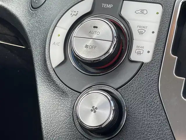 トヨタ シエンタ G クエロ 東京都 2017(平29)年 3.8万km ホワイトパールクリスタルシャイン ワンオーナー/トヨタセーフティセンスC /・プリクラッシュセーフティ/・レーンディパーチャーアラート/・オートマチックハイビーム/プッシュスタート/アイドリングストップ/純正ナビ/フルセグTV/バックカメラ/ETC/両側パワースライドドア/ハーフレザーシート/純正フロアマット/LEDヘッドライト/ドアバイザー/15インチ社外アルミホイール/スマートキー