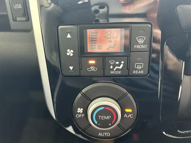 ダイハツ タント カスタム RS スマートセレ SA 沖縄県 2014(平26)年 4万km タングステングレーM (株)IDOMが運営する【じしゃロンコザ店】の自社ローン専用車両になりますこちらは現金またはオートローンご利用時の価格です。自社ローンご希望の方は別途その旨お申付け下さい/・本土仕入/・純正ナビ/・TV/・DVD再生/・バックカメラ/・ETC/・両側パワースライドドア/・スマートキー/・プッシュスタート/・純正フロアマット/・純正アルミホイール/・オートライト