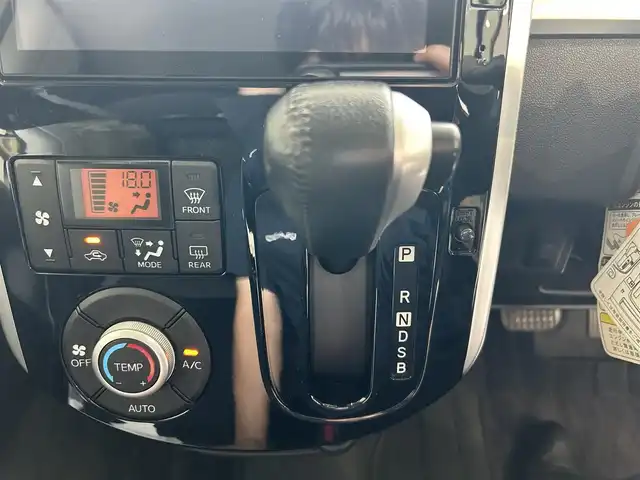 ダイハツ タント カスタム RS スマートセレ SA 沖縄県 2014(平26)年 4万km タングステングレーM (株)IDOMが運営する【じしゃロンコザ店】の自社ローン専用車両になりますこちらは現金またはオートローンご利用時の価格です。自社ローンご希望の方は別途その旨お申付け下さい/・本土仕入/・純正ナビ/・TV/・DVD再生/・バックカメラ/・ETC/・両側パワースライドドア/・スマートキー/・プッシュスタート/・純正フロアマット/・純正アルミホイール/・オートライト