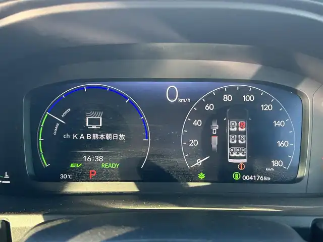 ホンダ ステップワゴン スパーダ eHEV 熊本県 2024(令6)年 0.5万km プラチナホワイトパール 純正ナビ/・BT/USB/SD/AM/FM/・フルセグTV/ホンダセンシング/バックカメラ/ビルトインETC/アダプティブクルーズコントロール/両側パワースライドドア/前後ドラレコ/D/Nシートヒーター/プッシュスタート/・スマートキー/純正AW/革調シートカバー/電動格納ミラー/・ミラーウィンカー