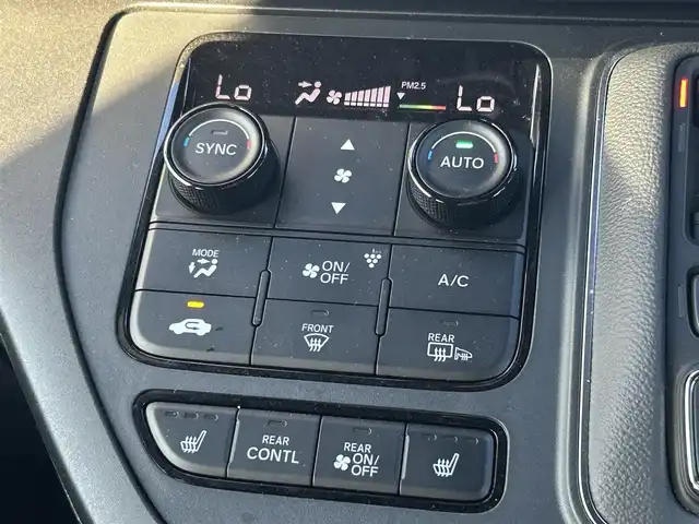 ホンダ ステップワゴン スパーダ eHEV 熊本県 2024(令6)年 0.5万km プラチナホワイトパール 純正ナビ/・BT/USB/SD/AM/FM/・フルセグTV/ホンダセンシング/バックカメラ/ビルトインETC/アダプティブクルーズコントロール/両側パワースライドドア/前後ドラレコ/D/Nシートヒーター/プッシュスタート/・スマートキー/純正AW/革調シートカバー/電動格納ミラー/・ミラーウィンカー