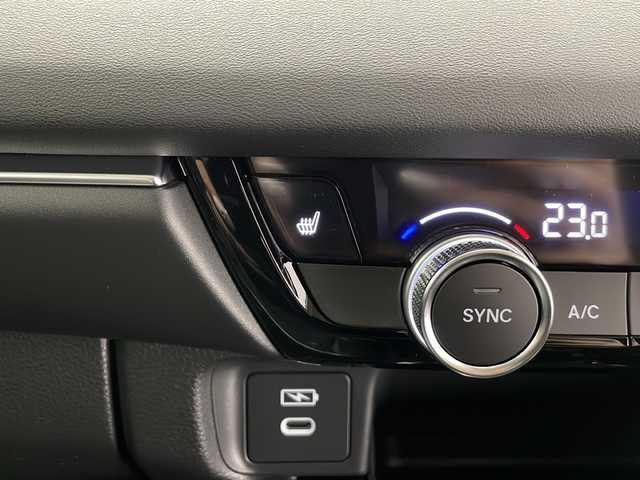 ホンダ ヴェゼル ハイブリッド e:HEV Z 長野県 2025(令7)年 0.1千km クリスタルブラックパール 登録済未使用車/純正メモリナビ/（フルセグTV＆Bluetooth＆USB＆AppleCarPlay＆AndroidAuto＆FM・AM）/バックカメラ/ホンダセンシング/・クルーズコントロール（追従あり）/・レーンキープアシスト/・衝突被害軽減システム/・踏み間違い衝突軽減ブレーキ/・BSM/・クリアランスソナー/ワイヤレス充電/ビルトインETC2.0/ダウンヒルアシストコントロール/ステアリングヒーター/ステアリングスイッチ/シートヒーター（前席）/LEDヘッドライト/オートマチックハイビーム/フォグランプ/スマートキー/スペアキー1本/保証書/取扱説明書