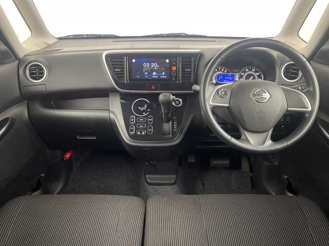 日産 デイズ ルークス ハイウェイスターX Gパッケージ 埼玉県 2018(平30)年 4.4万km スパークリングレッド/ブラック 純正ディスプレイオーディオ　/全方位カメラ　/ドライブレコーダー　/アイドリングストップ　/オートマチックハイビーム　/衝突軽減システム/両側電動スライドドア　/横滑り防止措置　/ウインカーミラー　/ドアバイザー/革巻きハンドル/プッシュスタート/スマートキー