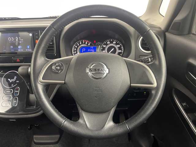 日産 デイズ ルークス ハイウェイスターX Gパッケージ 埼玉県 2018(平30)年 4.4万km スパークリングレッド/ブラック 純正ディスプレイオーディオ　/全方位カメラ　/ドライブレコーダー　/アイドリングストップ　/オートマチックハイビーム　/衝突軽減システム/両側電動スライドドア　/横滑り防止措置　/ウインカーミラー　/ドアバイザー/革巻きハンドル/プッシュスタート/スマートキー