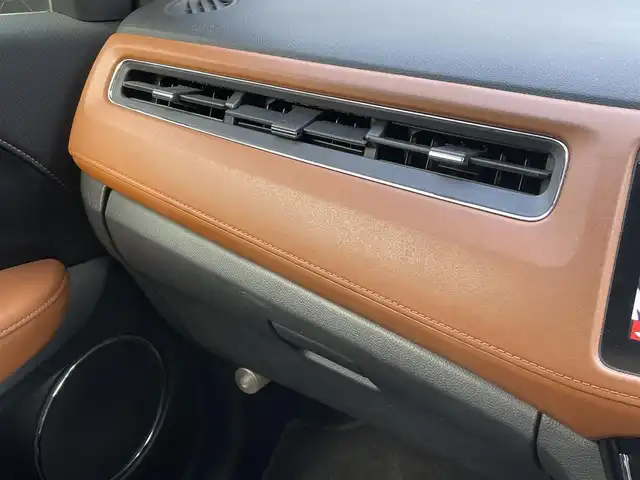 ホンダ ヴェゼル ハイブリッド Z 福岡県 2014(平26)年 10.6万km ミスティックグリーンパール (株)IDOMが運営する【じしゃロン八幡西店】の自社ローン専用車両になります。こちらは現金またはオートローンご利用時の価格です。自社ローンご希望の方は別途その旨お申付け下さい/スマートキー/純正ナビ/フルセグ/Bluetooth/バックカメラ/ハーフレザーシート/シートヒーター/クルーズコントロール/パドルシフト/LEDヘッドライト/オートライト