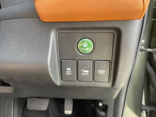 ホンダ ヴェゼル ハイブリッド Z 福岡県 2014(平26)年 10.6万km ミスティックグリーンパール (株)IDOMが運営する【じしゃロン八幡西店】の自社ローン専用車両になります。こちらは現金またはオートローンご利用時の価格です。自社ローンご希望の方は別途その旨お申付け下さい/スマートキー/純正ナビ/フルセグ/Bluetooth/バックカメラ/ハーフレザーシート/シートヒーター/クルーズコントロール/パドルシフト/LEDヘッドライト/オートライト