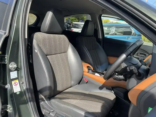 ホンダ ヴェゼル ハイブリッド Z 福岡県 2014(平26)年 10.6万km ミスティックグリーンパール (株)IDOMが運営する【じしゃロン八幡西店】の自社ローン専用車両になります。こちらは現金またはオートローンご利用時の価格です。自社ローンご希望の方は別途その旨お申付け下さい/スマートキー/純正ナビ/フルセグ/Bluetooth/バックカメラ/ハーフレザーシート/シートヒーター/クルーズコントロール/パドルシフト/LEDヘッドライト/オートライト