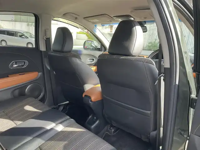 ホンダ ヴェゼル ハイブリッド Z 福岡県 2014(平26)年 10.6万km ミスティックグリーンパール (株)IDOMが運営する【じしゃロン八幡西店】の自社ローン専用車両になります。こちらは現金またはオートローンご利用時の価格です。自社ローンご希望の方は別途その旨お申付け下さい/スマートキー/純正ナビ/フルセグ/Bluetooth/バックカメラ/ハーフレザーシート/シートヒーター/クルーズコントロール/パドルシフト/LEDヘッドライト/オートライト