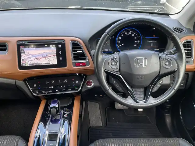 ホンダ ヴェゼル ハイブリッド Z 福岡県 2014(平26)年 10.6万km ミスティックグリーンパール (株)IDOMが運営する【じしゃロン八幡西店】の自社ローン専用車両になります。こちらは現金またはオートローンご利用時の価格です。自社ローンご希望の方は別途その旨お申付け下さい/スマートキー/純正ナビ/フルセグ/Bluetooth/バックカメラ/ハーフレザーシート/シートヒーター/クルーズコントロール/パドルシフト/LEDヘッドライト/オートライト