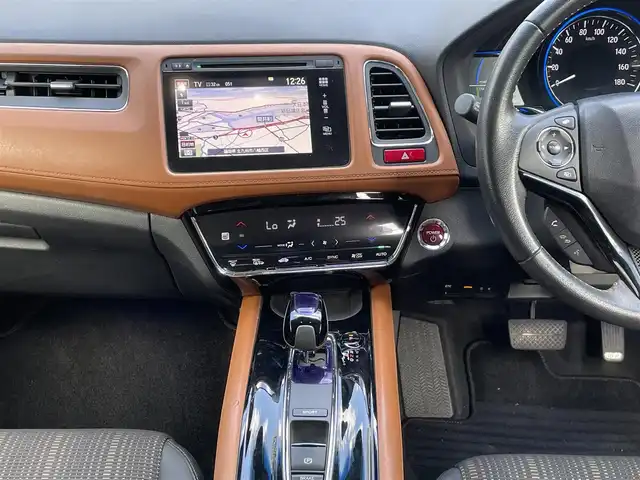 ホンダ ヴェゼル ハイブリッド Z 福岡県 2014(平26)年 10.6万km ミスティックグリーンパール (株)IDOMが運営する【じしゃロン八幡西店】の自社ローン専用車両になります。こちらは現金またはオートローンご利用時の価格です。自社ローンご希望の方は別途その旨お申付け下さい/スマートキー/純正ナビ/フルセグ/Bluetooth/バックカメラ/ハーフレザーシート/シートヒーター/クルーズコントロール/パドルシフト/LEDヘッドライト/オートライト