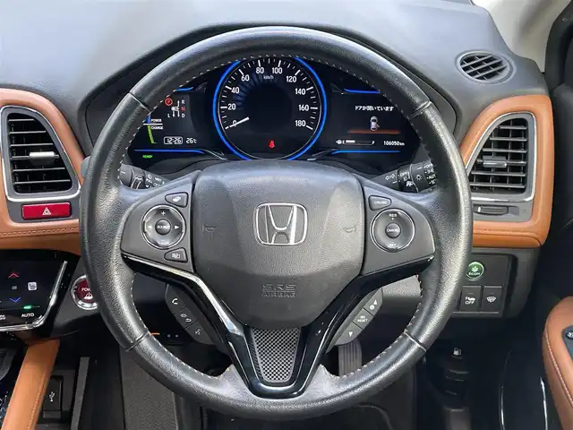 ホンダ ヴェゼル ハイブリッド Z 福岡県 2014(平26)年 10.6万km ミスティックグリーンパール (株)IDOMが運営する【じしゃロン八幡西店】の自社ローン専用車両になります。こちらは現金またはオートローンご利用時の価格です。自社ローンご希望の方は別途その旨お申付け下さい/スマートキー/純正ナビ/フルセグ/Bluetooth/バックカメラ/ハーフレザーシート/シートヒーター/クルーズコントロール/パドルシフト/LEDヘッドライト/オートライト