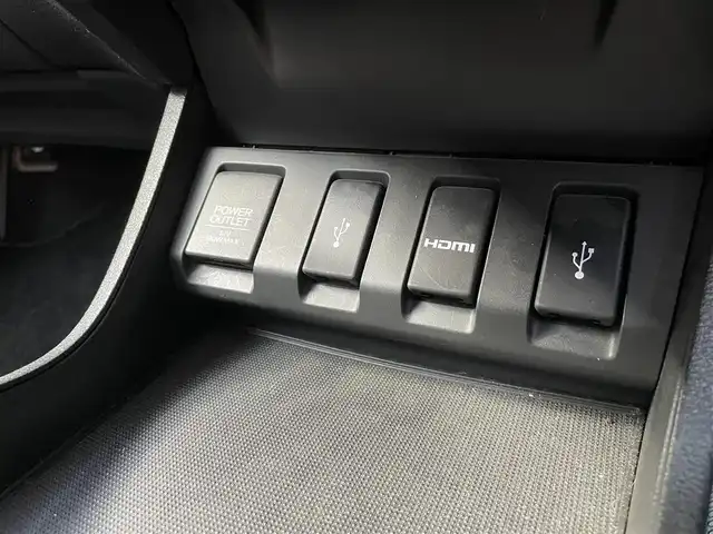 ホンダ ヴェゼル ハイブリッド Z 福岡県 2014(平26)年 10.6万km ミスティックグリーンパール (株)IDOMが運営する【じしゃロン八幡西店】の自社ローン専用車両になります。こちらは現金またはオートローンご利用時の価格です。自社ローンご希望の方は別途その旨お申付け下さい/スマートキー/純正ナビ/フルセグ/Bluetooth/バックカメラ/ハーフレザーシート/シートヒーター/クルーズコントロール/パドルシフト/LEDヘッドライト/オートライト