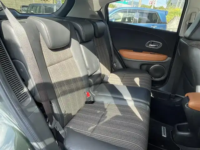 ホンダ ヴェゼル ハイブリッド Z 福岡県 2014(平26)年 10.6万km ミスティックグリーンパール (株)IDOMが運営する【じしゃロン八幡西店】の自社ローン専用車両になります。こちらは現金またはオートローンご利用時の価格です。自社ローンご希望の方は別途その旨お申付け下さい/スマートキー/純正ナビ/フルセグ/Bluetooth/バックカメラ/ハーフレザーシート/シートヒーター/クルーズコントロール/パドルシフト/LEDヘッドライト/オートライト