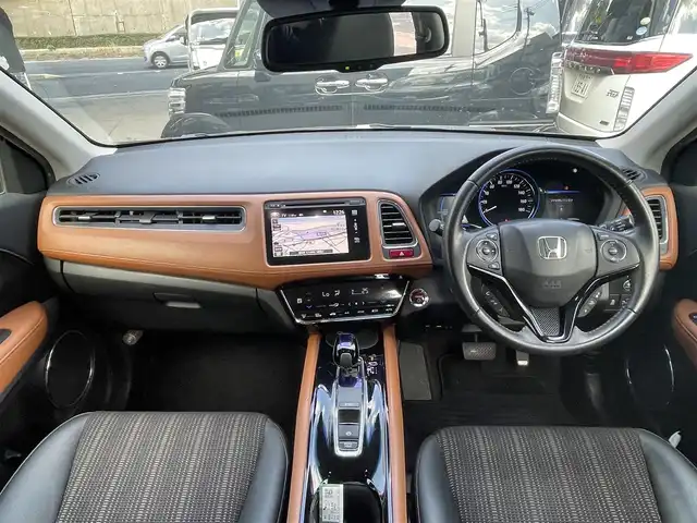 ホンダ ヴェゼル ハイブリッド Z 福岡県 2014(平26)年 10.6万km ミスティックグリーンパール (株)IDOMが運営する【じしゃロン八幡西店】の自社ローン専用車両になります。こちらは現金またはオートローンご利用時の価格です。自社ローンご希望の方は別途その旨お申付け下さい/スマートキー/純正ナビ/フルセグ/Bluetooth/バックカメラ/ハーフレザーシート/シートヒーター/クルーズコントロール/パドルシフト/LEDヘッドライト/オートライト