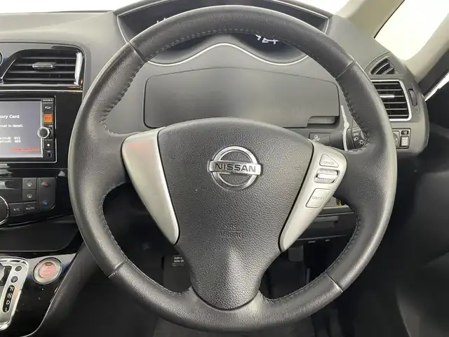 日産 セレナ ハイウェイS S HV Aセーフ 熊本県 2014(平26)年 6万km ダイヤモンドブラック 純正SDナビDTV/・CD/DVD/BT/SD/フルセグ/アラウンドビューカメラ/両側パワースライドドア/ETC/HIDライト/・フォグ/・オートライト/ウィンカードアミラー/クルーズコントロール/エマージェンシーブレーキ/マット/バイザー/インテリキー