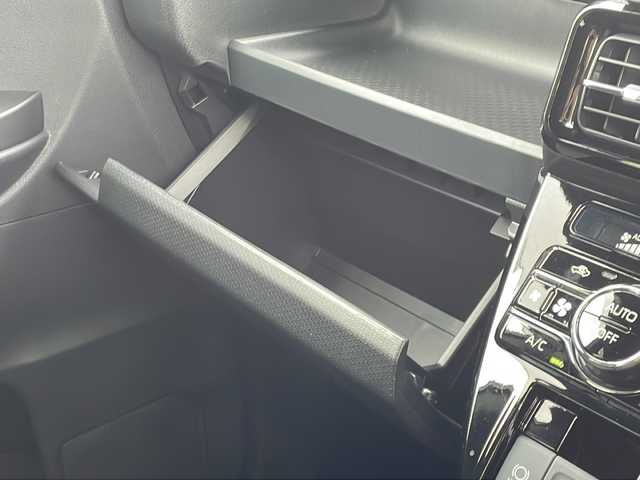 ダイハツ タント カスタム X 千葉県 2023(令5)年 1.7万km クロムグレーメタリック 純正ナビ/CD/DVD/HDMI/Bluetooth/フルセグＴＶ/バックモニター/前方ドライブレコーダー/両側パワースライドドア/前席シートヒーター/レーンキープコントロール/車線逸脱警報/衝突回避支援ブレーキ/先行車発信お知らせ/ふらつき警報/標識認識機能/オートハイビーム/ウィンカーミラー/前後コーナーセンサー/スマートキー/ハーフレザーシート/オートライト/純正アルミホイール/純正フロアマット