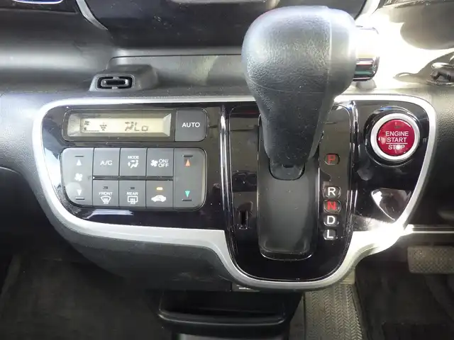 ホンダ Ｎ ＢＯＸ カスタム G Lパッケージ 千葉県 2015(平27)年 7.1万km スマートブラック 左パワースライドドア/社外SDナビ/地デジTV/【DVD/CD再生機能　Bluetooth接続】/バックカメラ/ドライブレコーダー/ETC/HIDヘッドライト/フォグライト/ウインカーミラー/純正14インチアルミホイル/サイド/カーテンエアバッグ/スマートキー