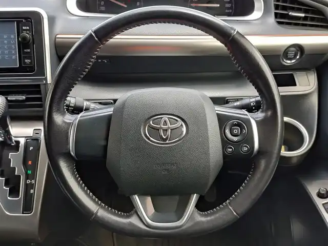トヨタ シエンタ G 新潟県 2016(平28)年 12.3万km ヴィンテージブラウンパールクリスタルシャイン (株)IDOMが運営する【じしゃロン新潟店】の自社ローン専用車両になります。/こちらは現金またはオートローンご利用時の価格です。自社ローンご希望の方は別途その旨お申付け下さい/4WD/純正ナビ(ナビロック)/バックカメラ/ETC/プッシュスタート/両側パワースライドドア/純正フロアマット/シートヒーター(D席+N席)/横滑り防止装置/電動格納ウィンカーミラー/スマートキー/スペアキー×１